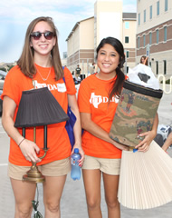 Two UT Dallas students on move-in day